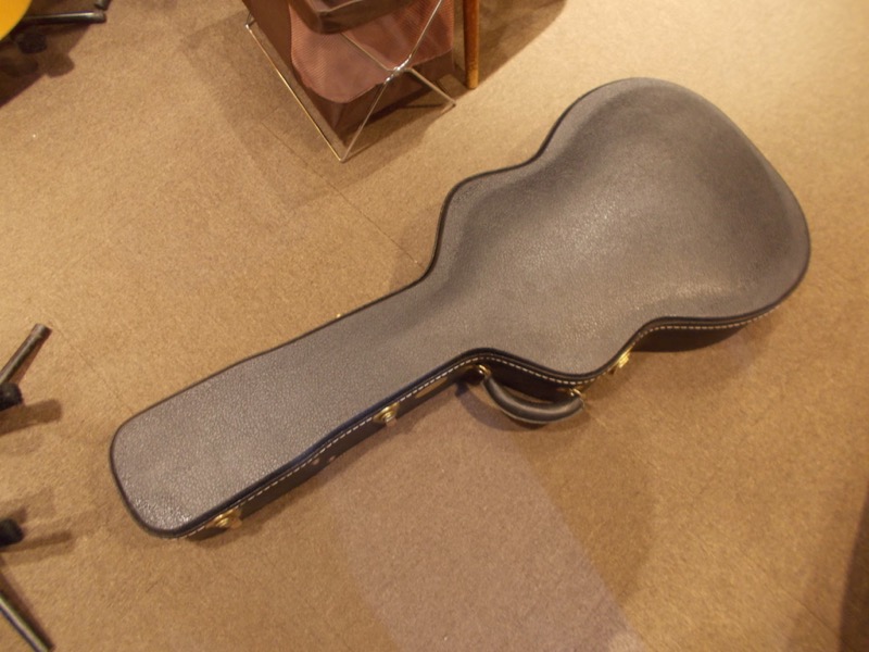 MARTIN OM-28 Marquis CASE