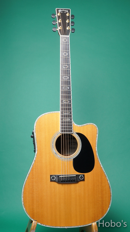 MARTIN DC-Aura FRONT