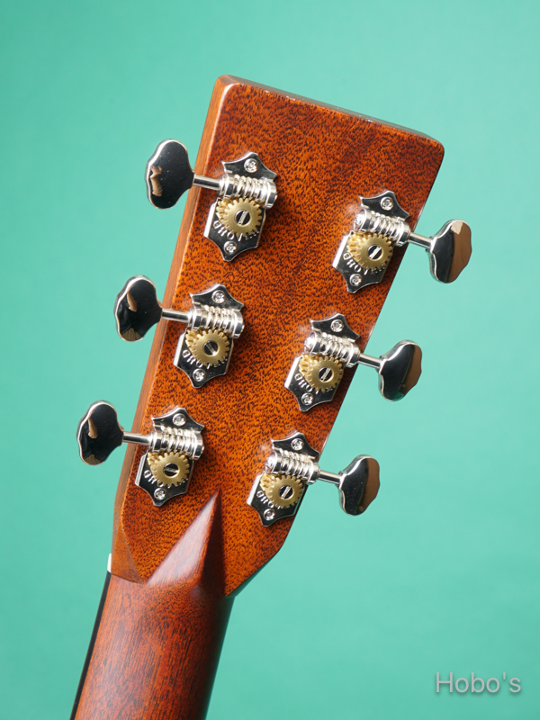 MARTIN D-28 Satin Amberburst 2