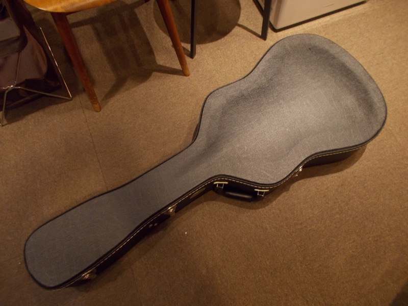 MARTIN D-28  CASE