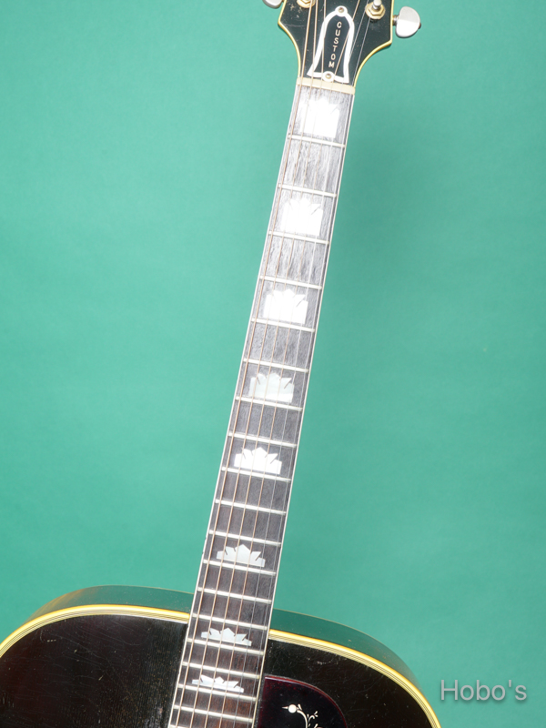 GIBSON J-200 3