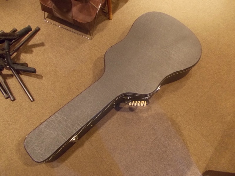 GIBSON J-45 CASE