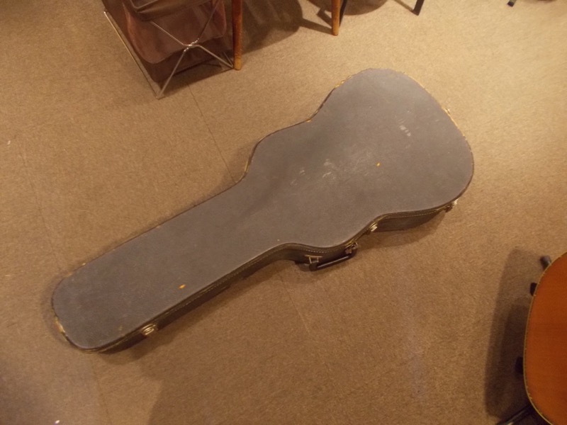 GIBSON J-160E  CASE