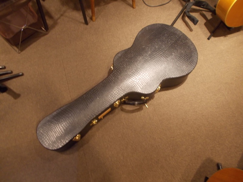 FUJII GUITARS (藤井 圭介)  OM  "Bear Claw Sitka Spruce / Brazilian Rosewood" CASE