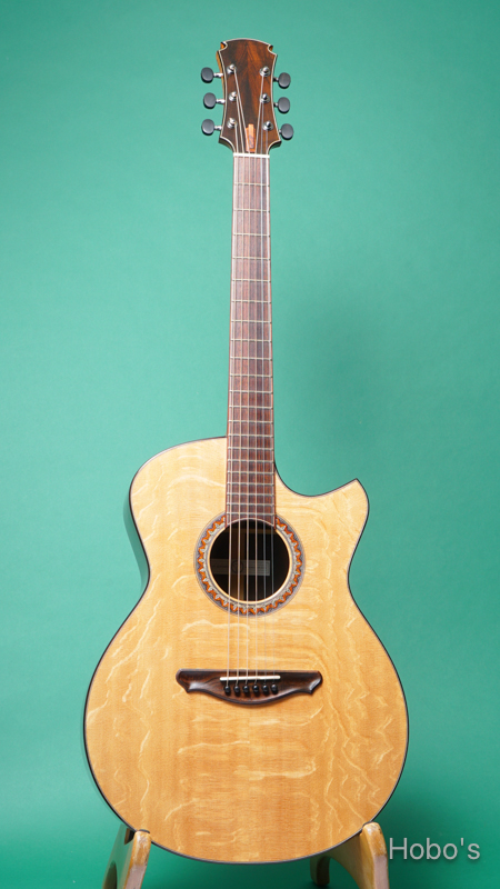 FUJII GUITARS (藤井 圭介)  OM  "Bear Claw Sitka Spruce / Brazilian Rosewood" FRONT