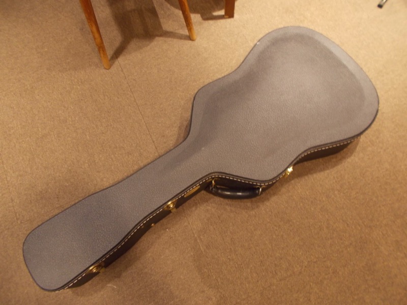 COLLINGS CJ SB Custom "Abalone Trim"  CASE