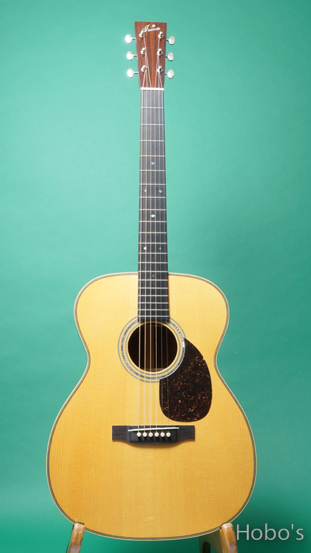 Acoustic World (岩本 健) OM-28 "Adirondack / Madagascar Rosewood"   FRONT