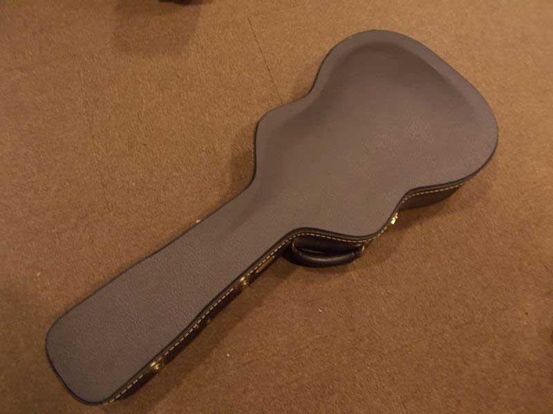 COLLINGS OM-1 T A Custom "Torrefied Adirondack Top"  CASE