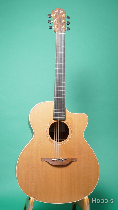 LOWDEN (GEORGE LOWDEN GUITARS)  O-22C  FRONT