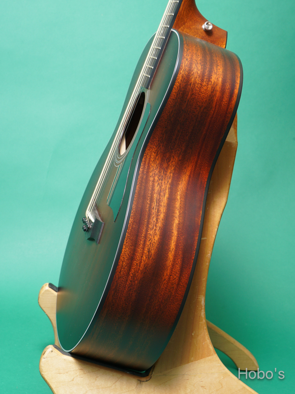 TAYLOR 326ce Baritone-8 LTD 8